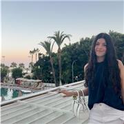 Soy estudiante del primer año de la carrera de estudios ingleses y cuento con el título C1.